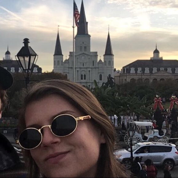 Meet your Posher, Brooke - Picture 1 of 1